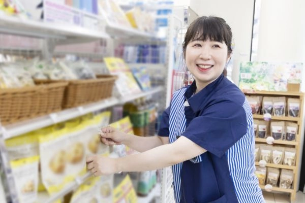 店内で接客をしている様子